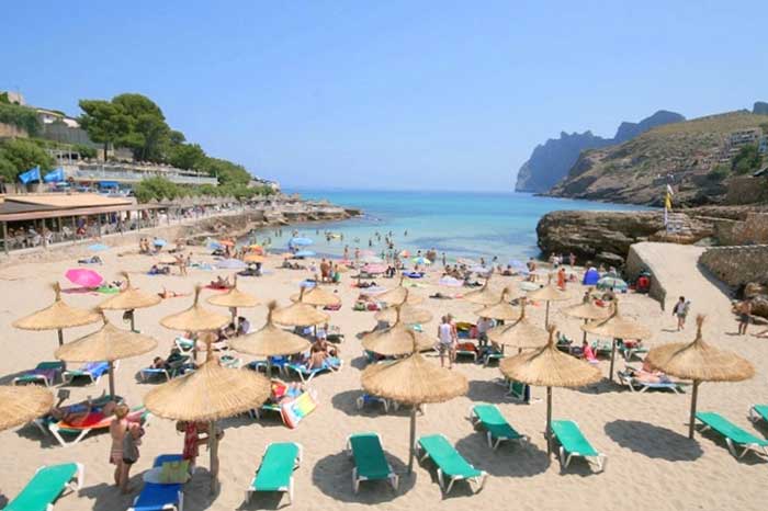 Strand und Meerblick Ferienvilla Cala San Vicenc auf Mallorca